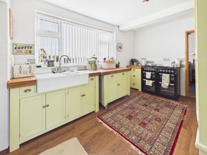 Kitchen- click for photo gallery